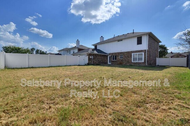 Building Photo - 1105 Hall Dr