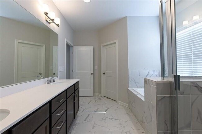 Building Photo - 1771 Stone Hedge Dr