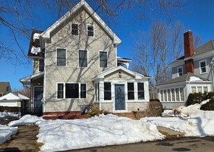 Building Photo - 674 Main St