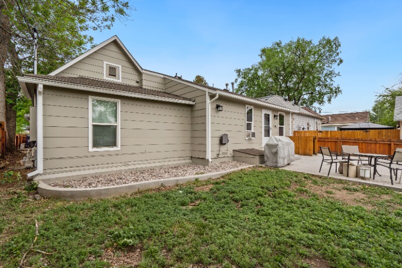 Building Photo - 514 E 1st St