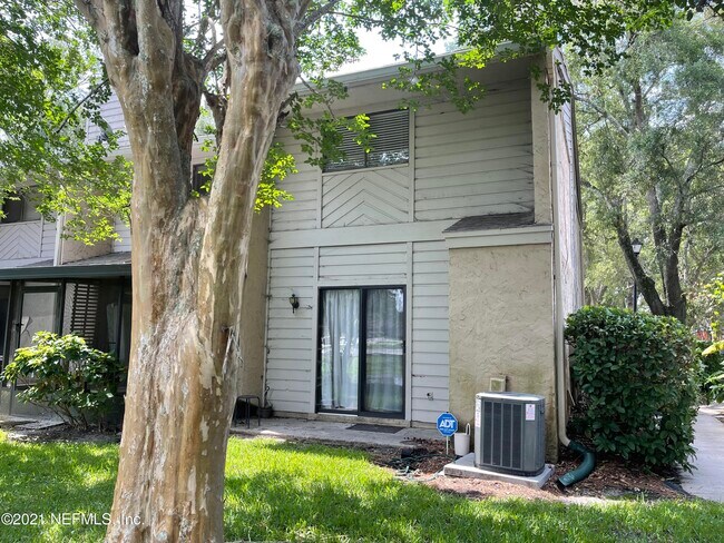 Building Photo - 3801 Crown Point Rd