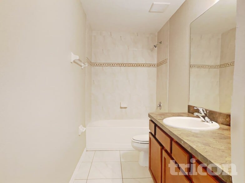 Building Photo - 2099 Godfrey Ave