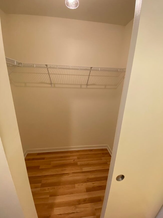 Building Photo - 647 Metropolitan Way