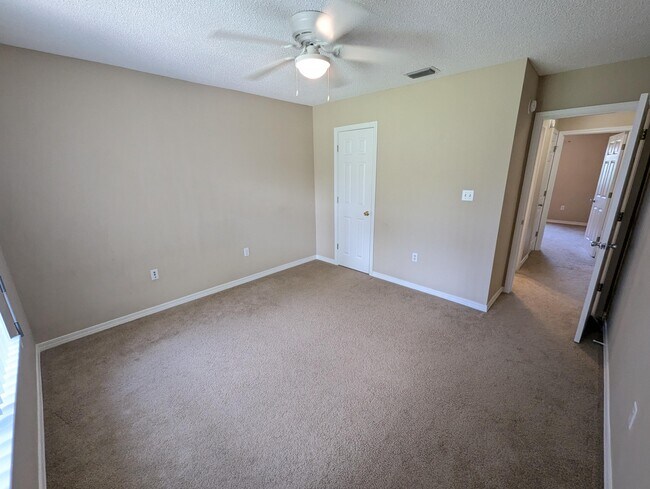 Building Photo - 7570 Pepperwood St