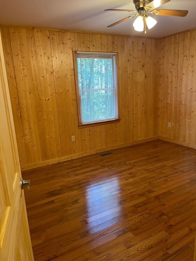 Building Photo - Cabin