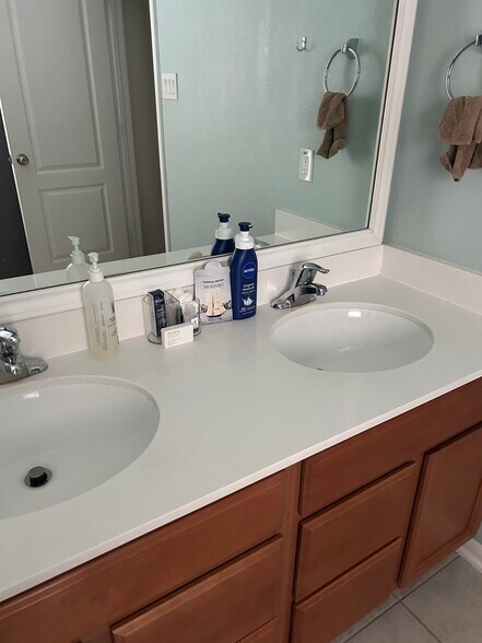Building Photo - 1112 Clonmore Ct