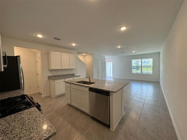 Building Photo - 15002 Windflower Aly