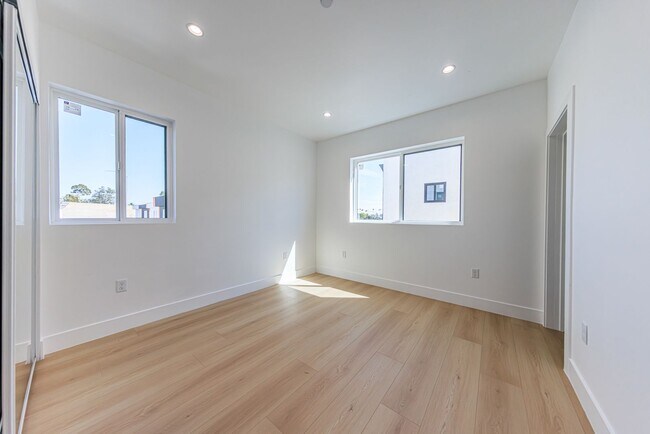 Building Photo - Luxury Never Before Lived in Townhomes!