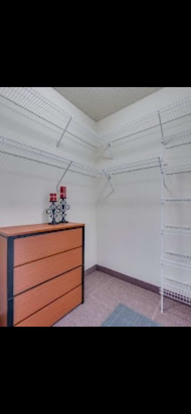Building Photo - 340 6th Ave S