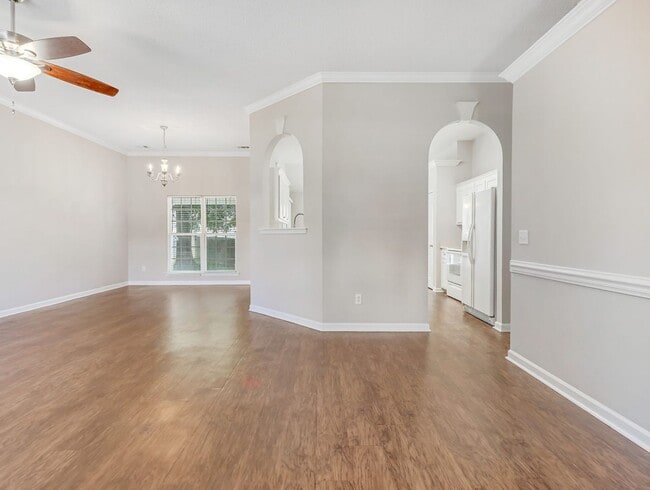 Building Photo - 4 Bed/2 Bathroom Home in Richmond Place