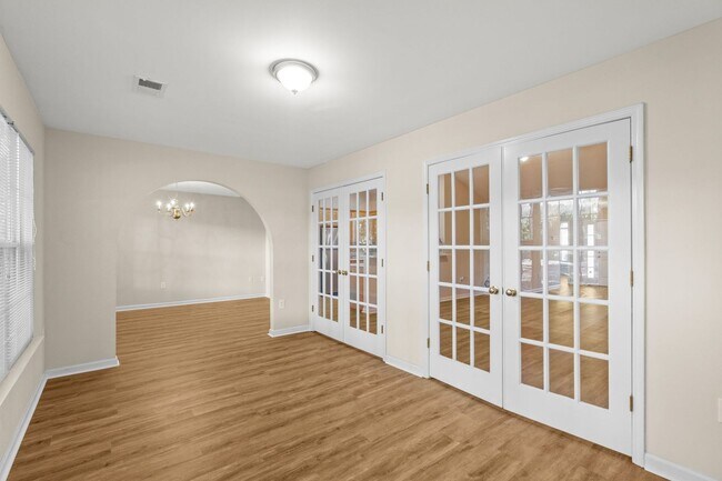 Building Photo - 4 Bed / 2 Bath Single Family Home for Rent in Arrowhead