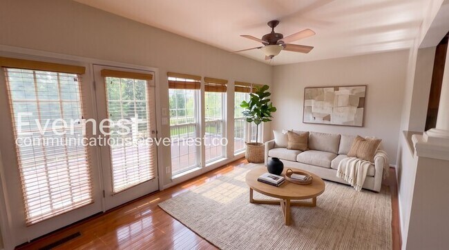 Building Photo - 3 Bed/3 Bath Townhome with Garage / Pet-Friendly / Available Soon!