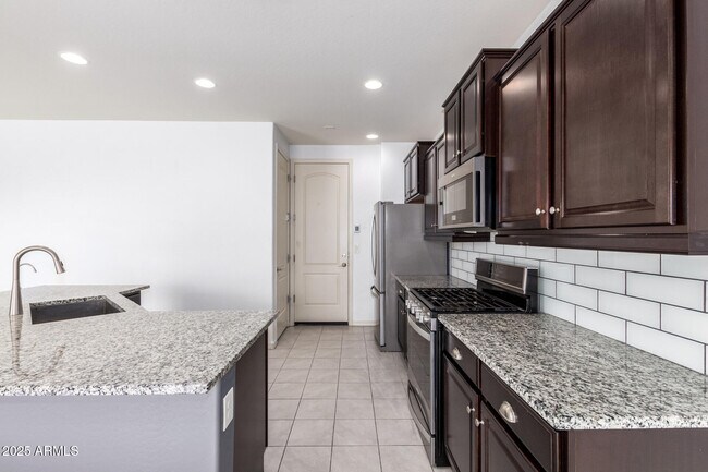 Building Photo - 5427 S Canyon Rim