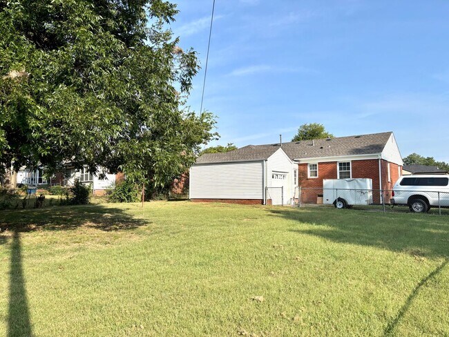 Building Photo - Newly Updated 2-bedroom, 1-bathroom Home
