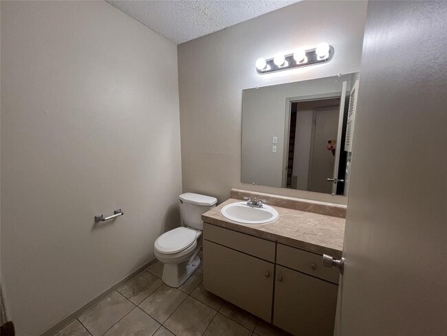 Building Photo - 7206 Creekside Dr