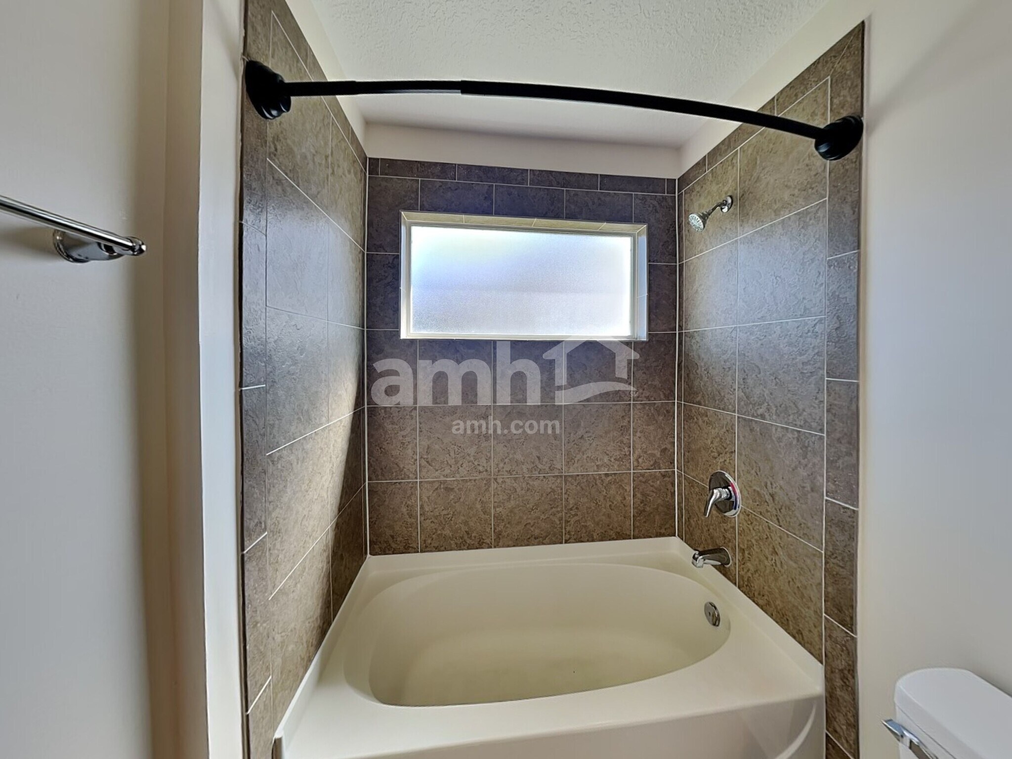 Building Photo - 351 N Twin Maple Rd