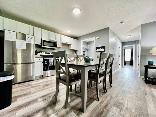 Building Photo - 3 bedroom home w/ privately fenced yard + hot tub.