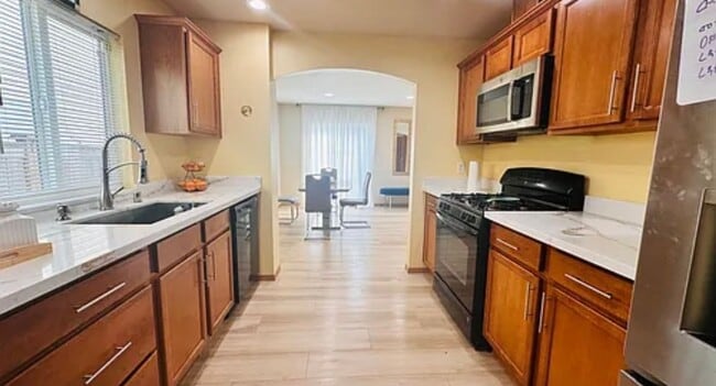 Building Photo - Lynnwood Home