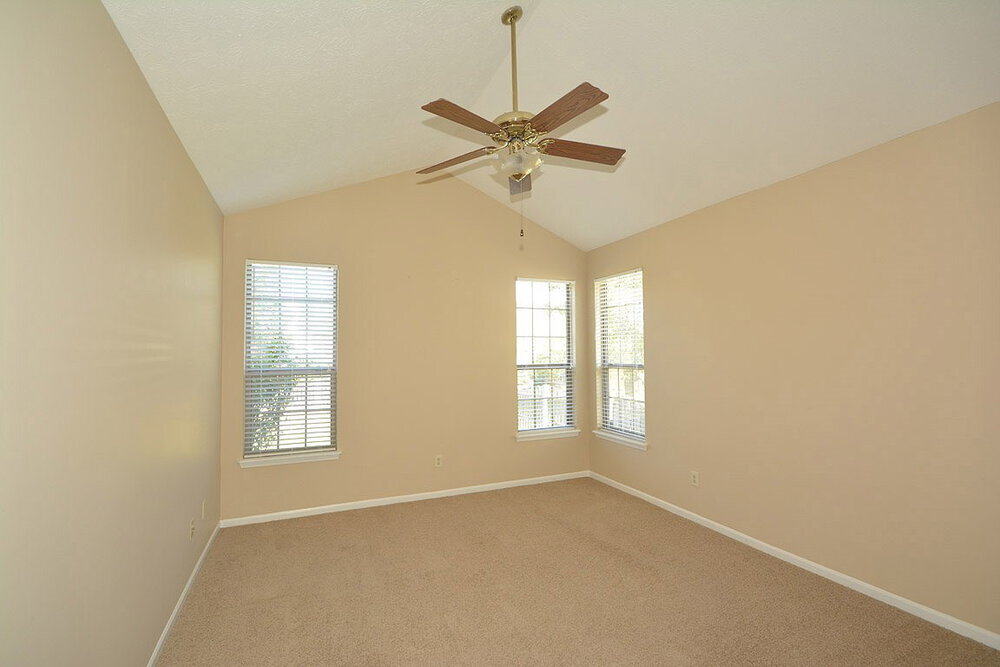 Building Photo - 10299 Lakeland Dr