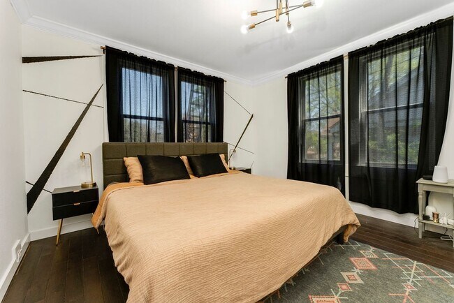 Building Photo - 1422 Benjamin St