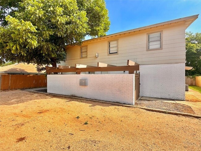 Building Photo - 1908 Hearthstone Dr