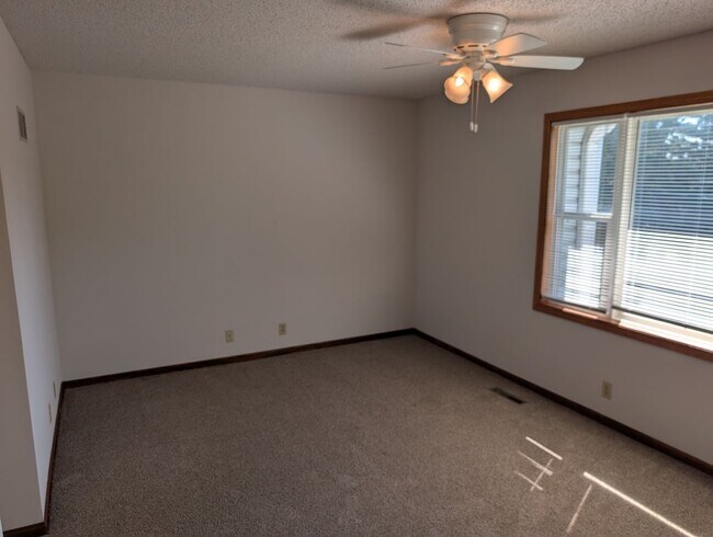 Building Photo - 2215 Mirwyn Ct
