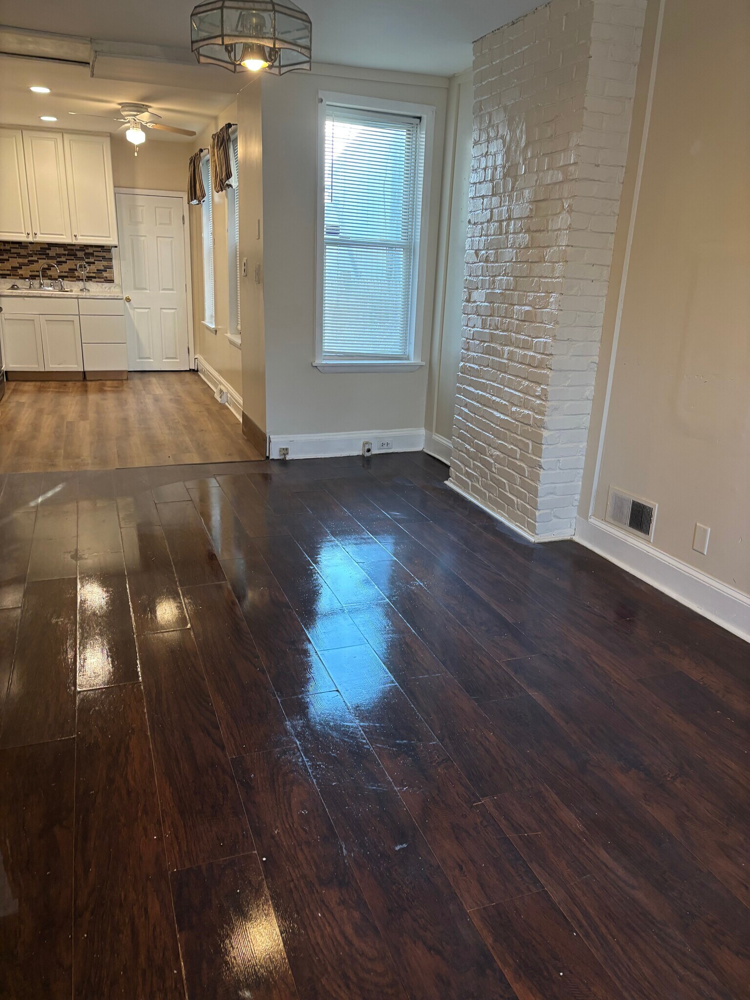 Building Photo - 1324 Read St