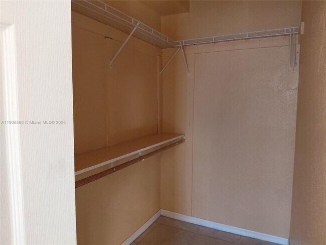 Building Photo - 83 NE 13th Ave