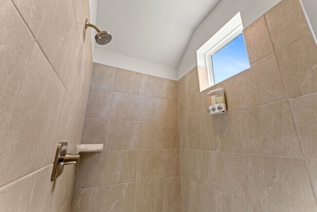 Building Photo - 2119 Hofstaat