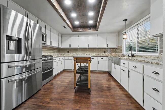 Building Photo - Stylish 2-Bed, 2-Bath Home with Generous Den in The Meadows