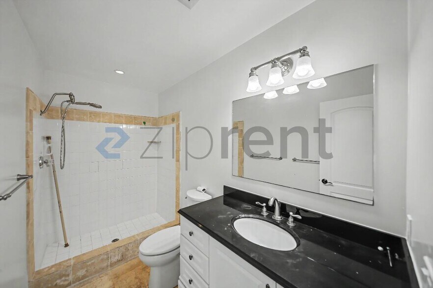 Building Photo - Unit 30