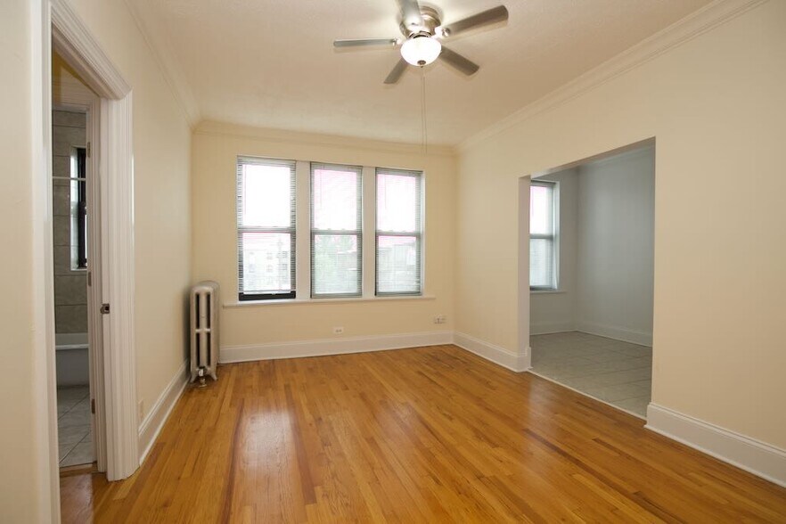 Building Photo - 2704 N Sawyer Ave