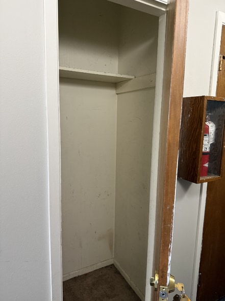 Building Photo - 310 NW Chapel Dr