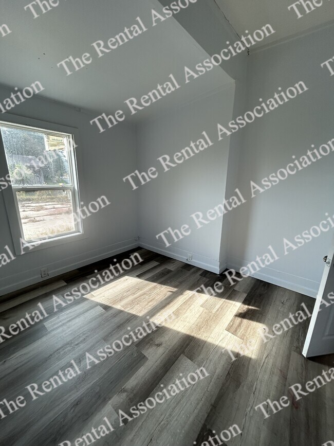 Building Photo - 1903 S Grand St