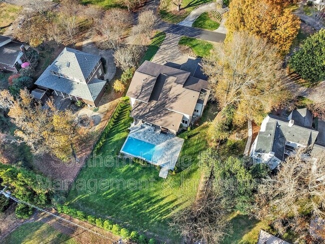 Building Photo - 2011 Sharon Ave