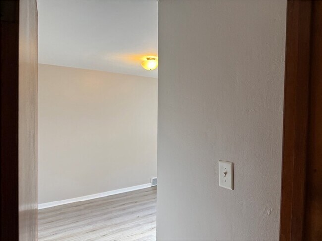 Building Photo - 300 Taylor St