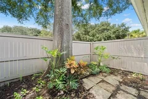 Building Photo - 8608 Lake Isle Dr