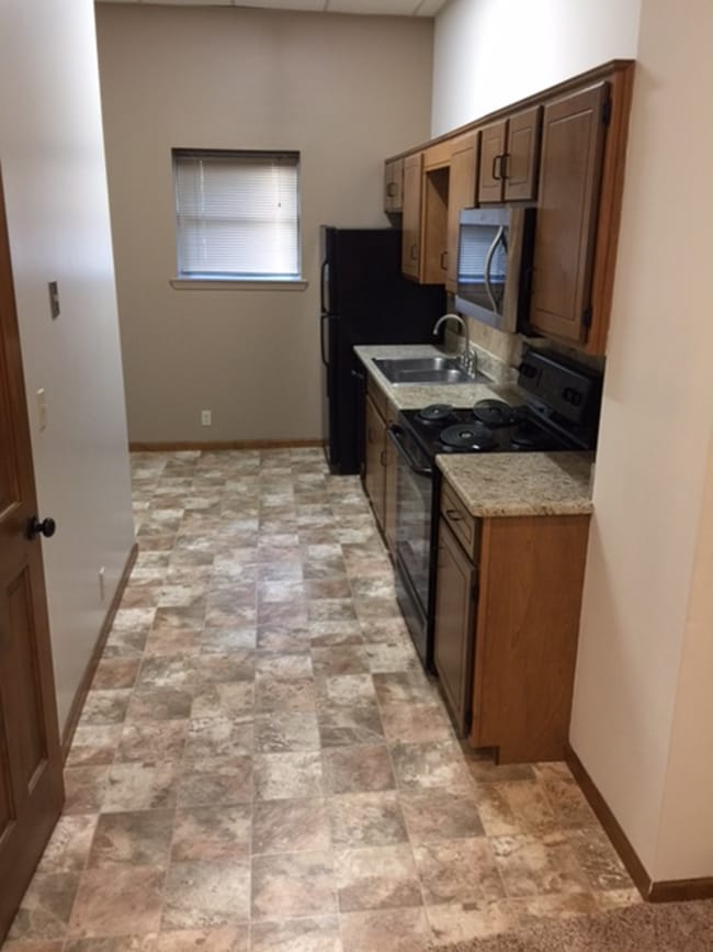 Building Photo - 104 S 5th St