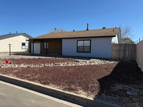 Building Photo - 840 Bravo Ct SE