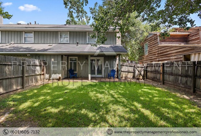 Building Photo - Cute & convenient