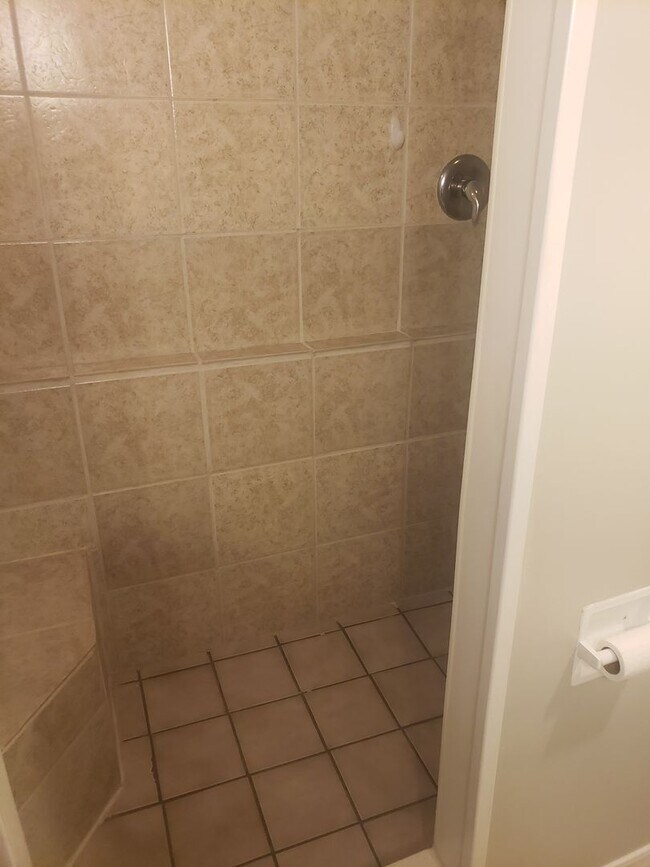 Building Photo - Cute 2 bedroom