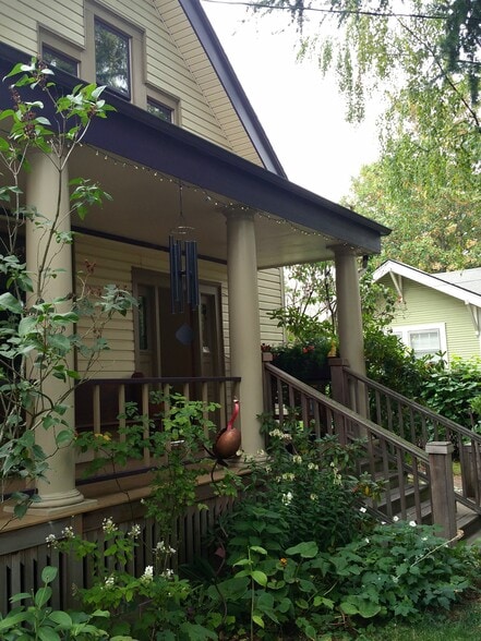 Building Photo - 555 N Simpson St