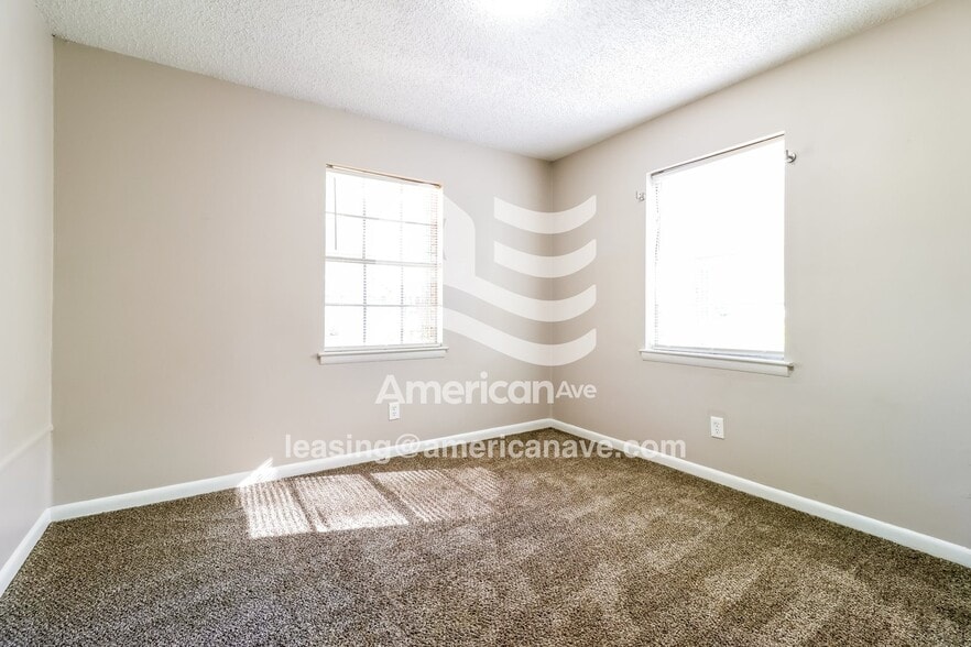 Building Photo - 6105 Santa Monica Dr