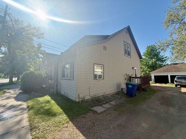 Building Photo - 525 Porter St