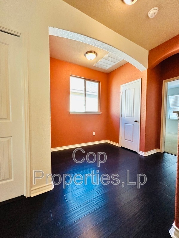 Building Photo - 1331 Tweed Willow