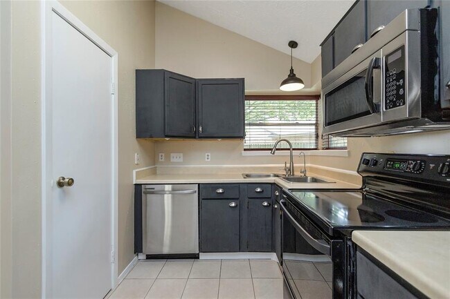 Building Photo - 6903 Foxmont Ln