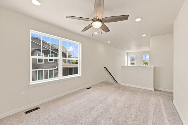 Building Photo - $2,995.95-3-Bed, 2.5-Bath Updated Townhouse in Broomfield!