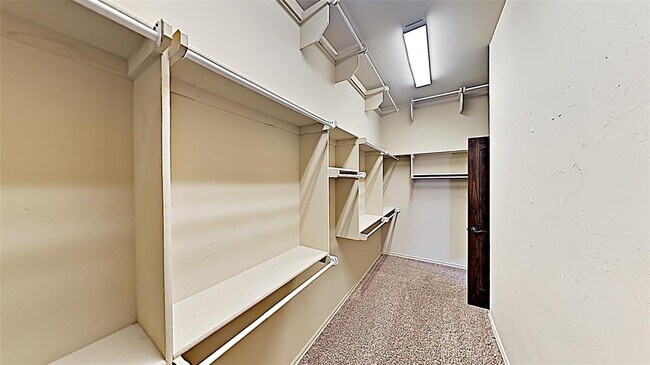 Building Photo - 13604 Gentry Dr