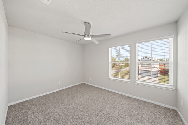 Building Photo - 839 Oakland Dr