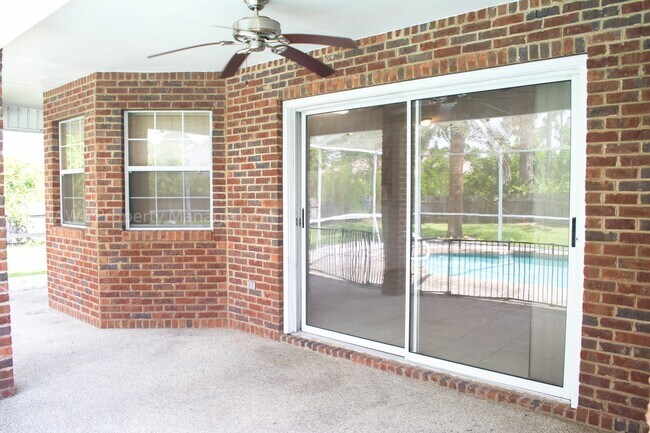 Building Photo - 14 Wood Amber Ln